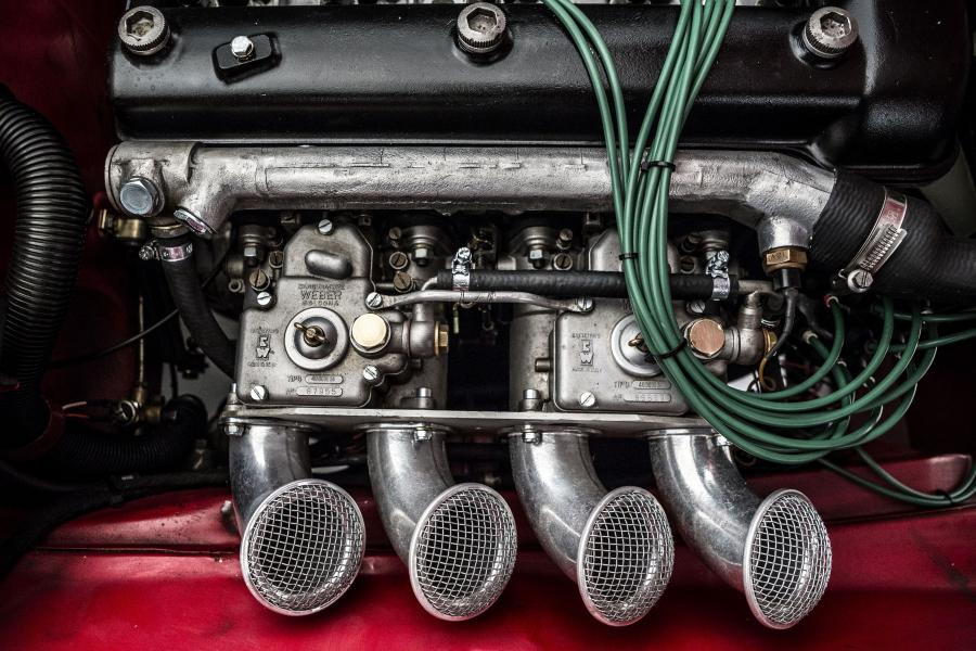 Моторный отсек Alfa Romeo GTA 1300 Junior (105.59) 1968 года  (фото 11 из 45)